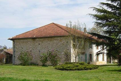 g�te avec piscine dans le gers